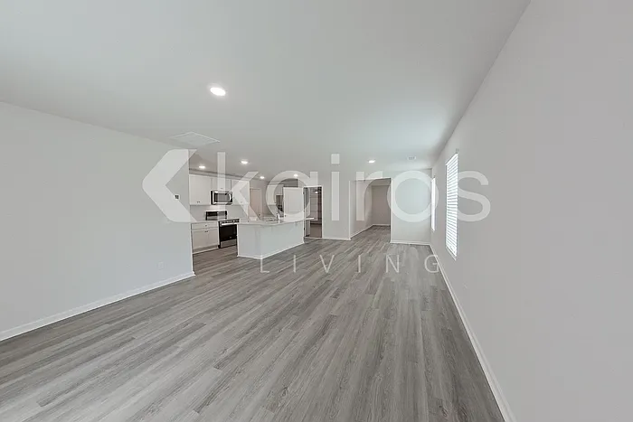 134 Inez Ave — Photo 2