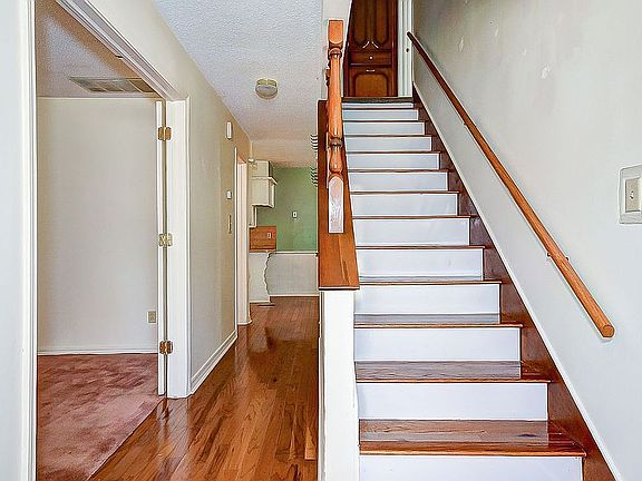 3rd image of 202 Bellaire Dr
