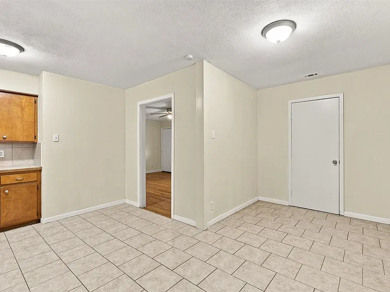 1914 Oaklawn Dr — Photo 13