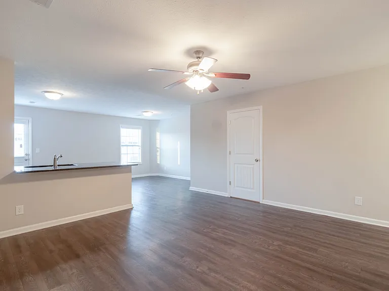 121 Melbourne Dr #D — Photo 4