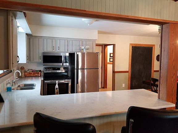 2nd image of 1149 Landsend Ln