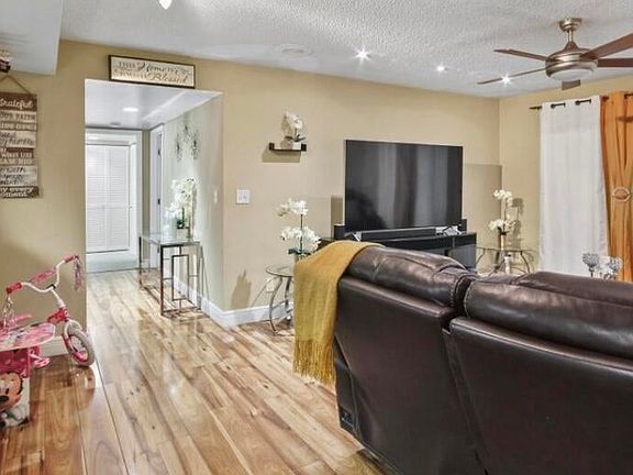 3rd image of 7507 Greenlake Way #1