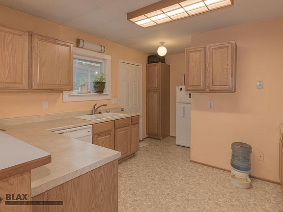 3rd image of 204 Eureka Ave