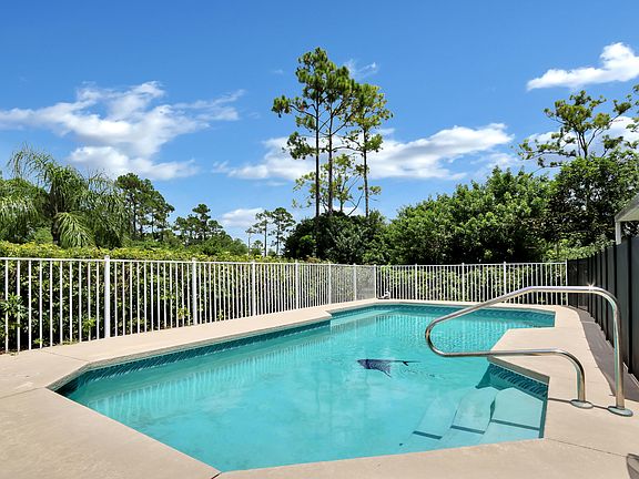Home For Sale In Loxahatchee