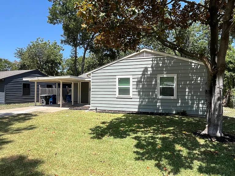 2911 Millmar Dr — Photo 2