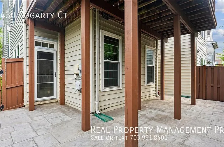 11430 Fogarty Ct — Photo 20