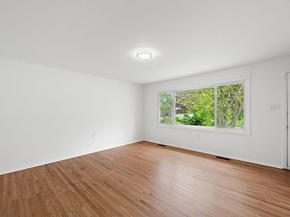 3rd image of 766 Fremont Rd