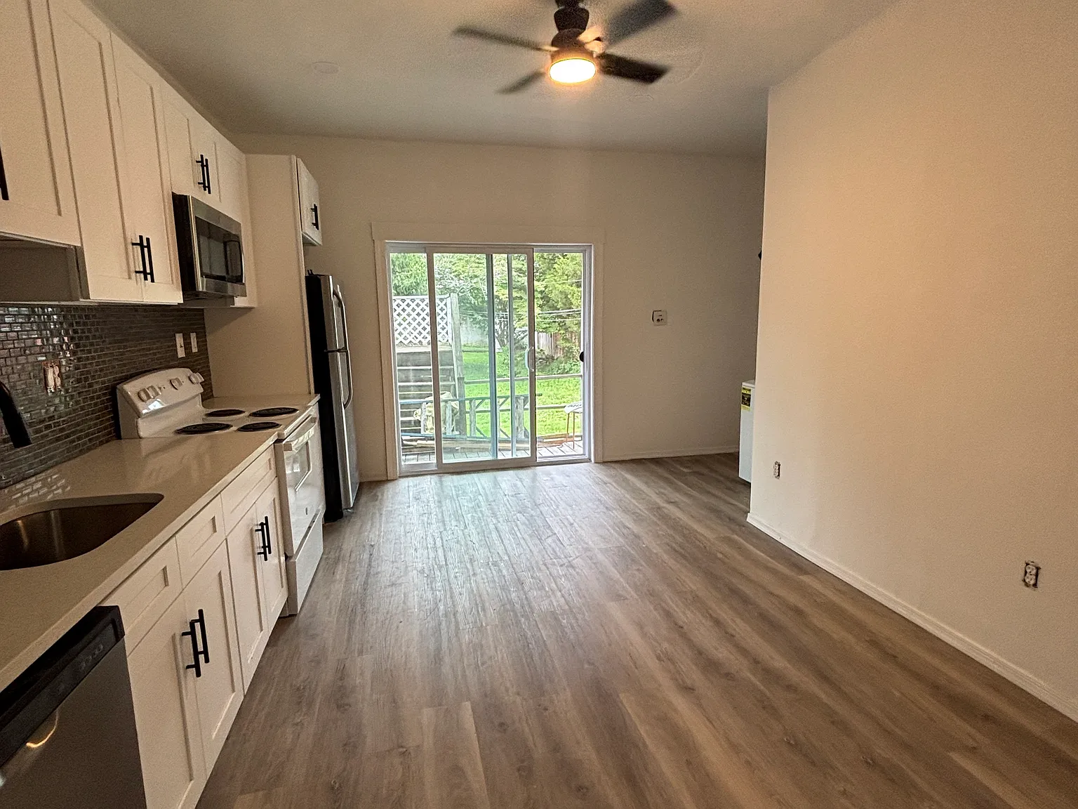 1 bed, 1000 sqft, $1,700 — Photo 3
