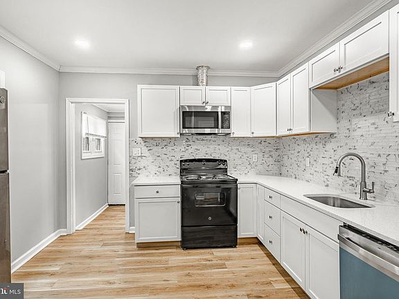 4th image of 313 S 1st Ave