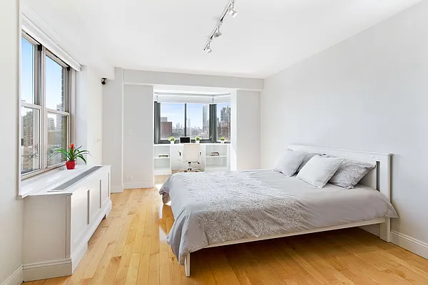 Sold by Compass | media 22