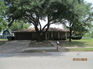 529 E 9th St, Kaufman, TX 75142