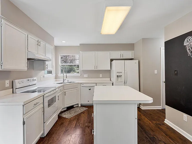 209 Trailview Dr — Photo 9