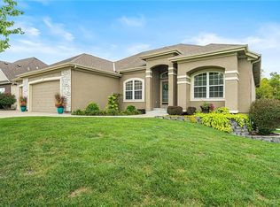 405 S Fox Ridge Dr, Raymore, MO 64083