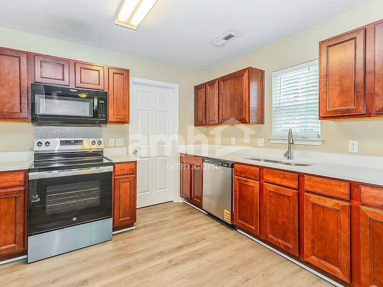 250 Border Rd — Photo 5