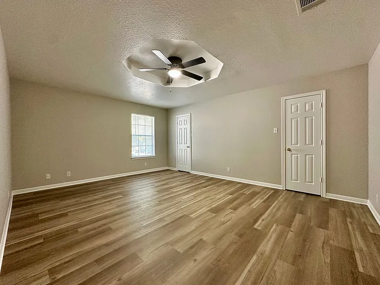 1231 Wood Ave — Photo 11