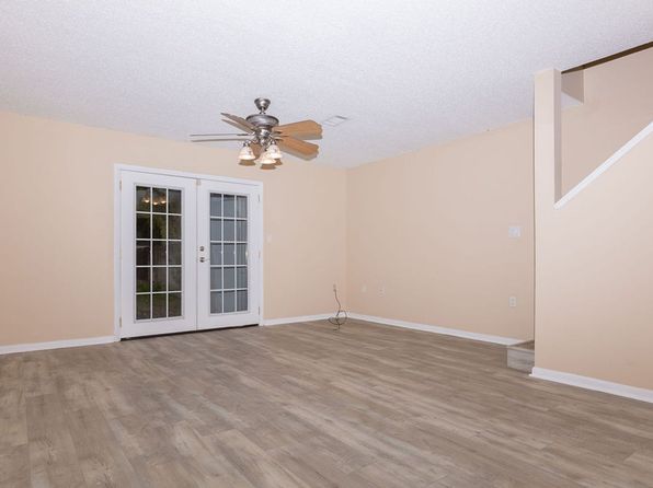 44 Berwick Cir APT 2