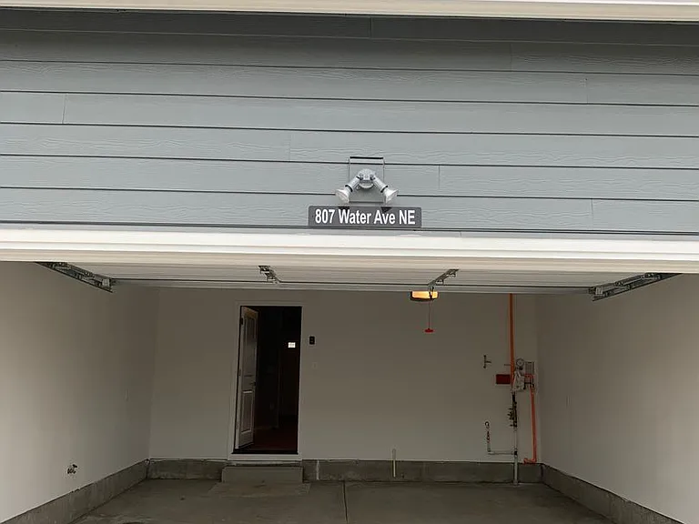 807 Water Ave NE — Photo 22