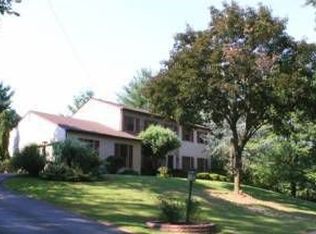 30 Carosal Ln, Willow Grove, PA 19090