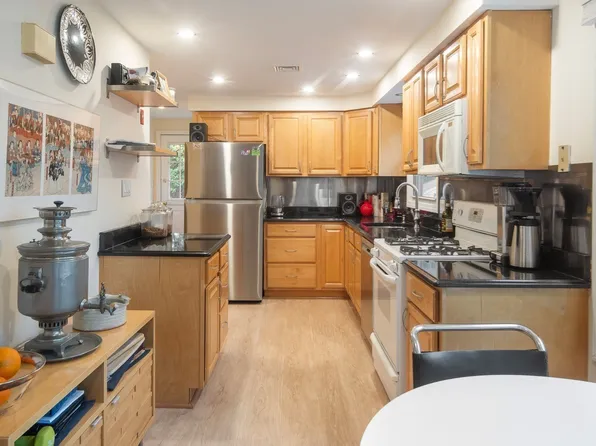 29 Pinecliff Rd #29, West Roxbury, MA 02132