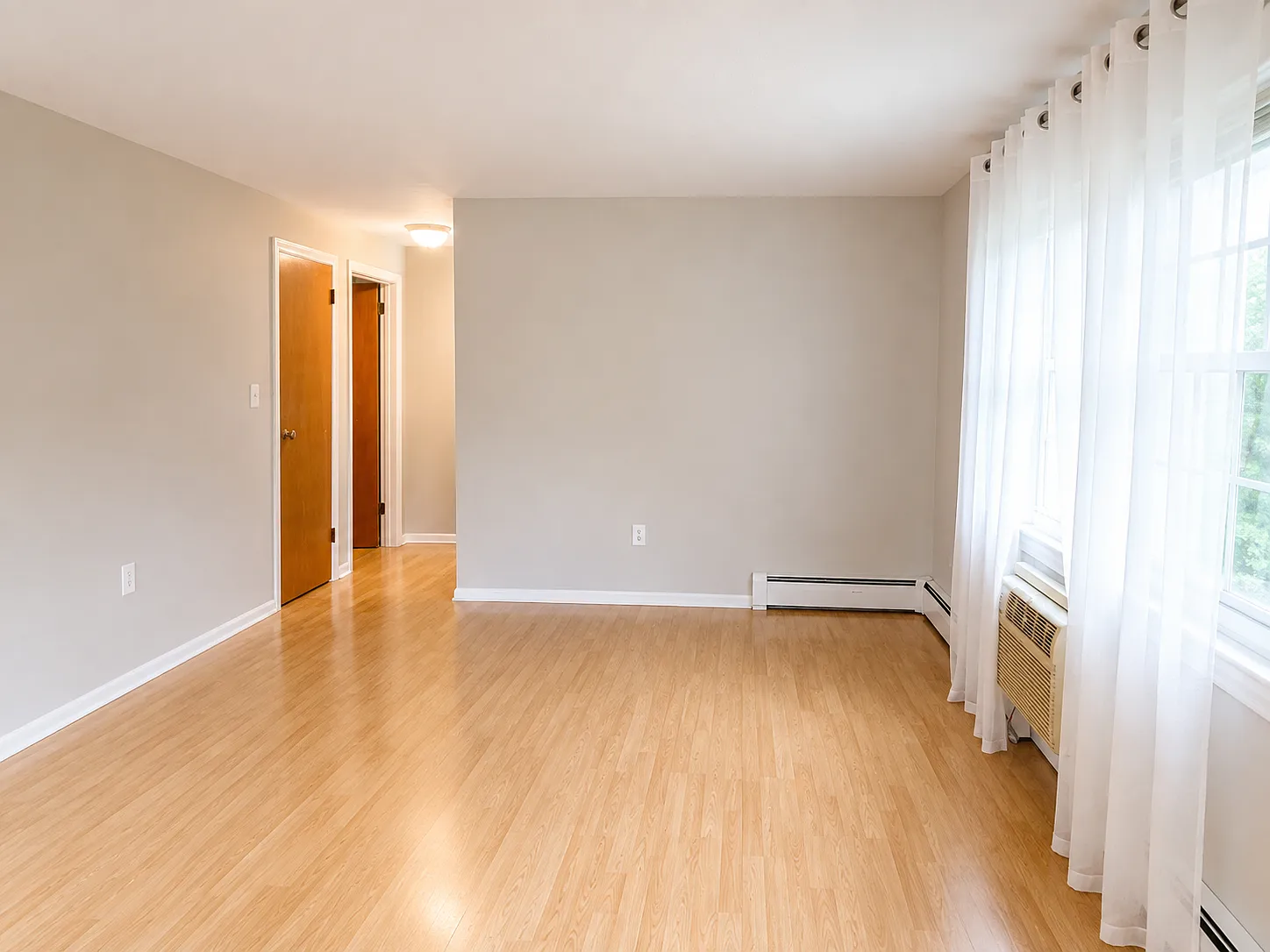 1 bed, 725 sqft, $1,800 — Photo 1