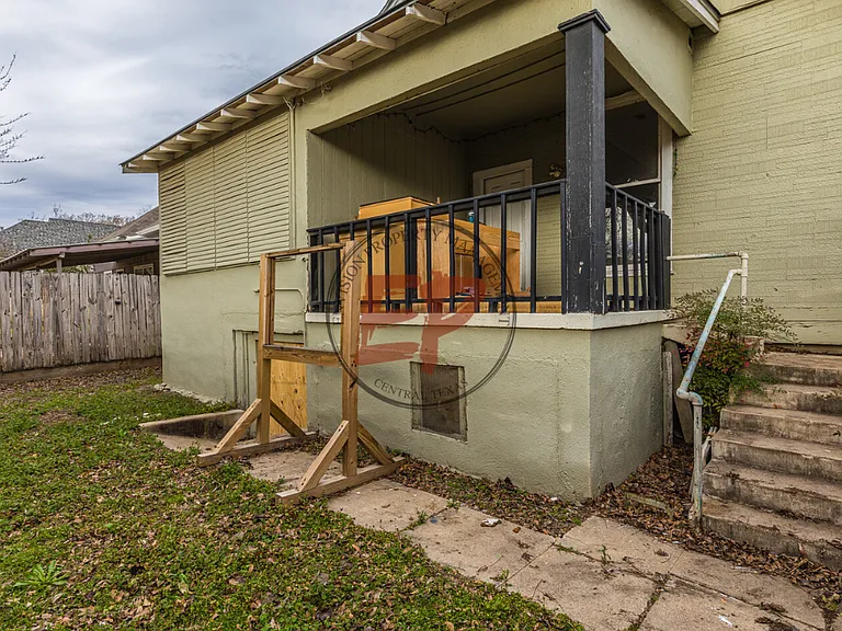 2300 Washington Ave — Photo 10