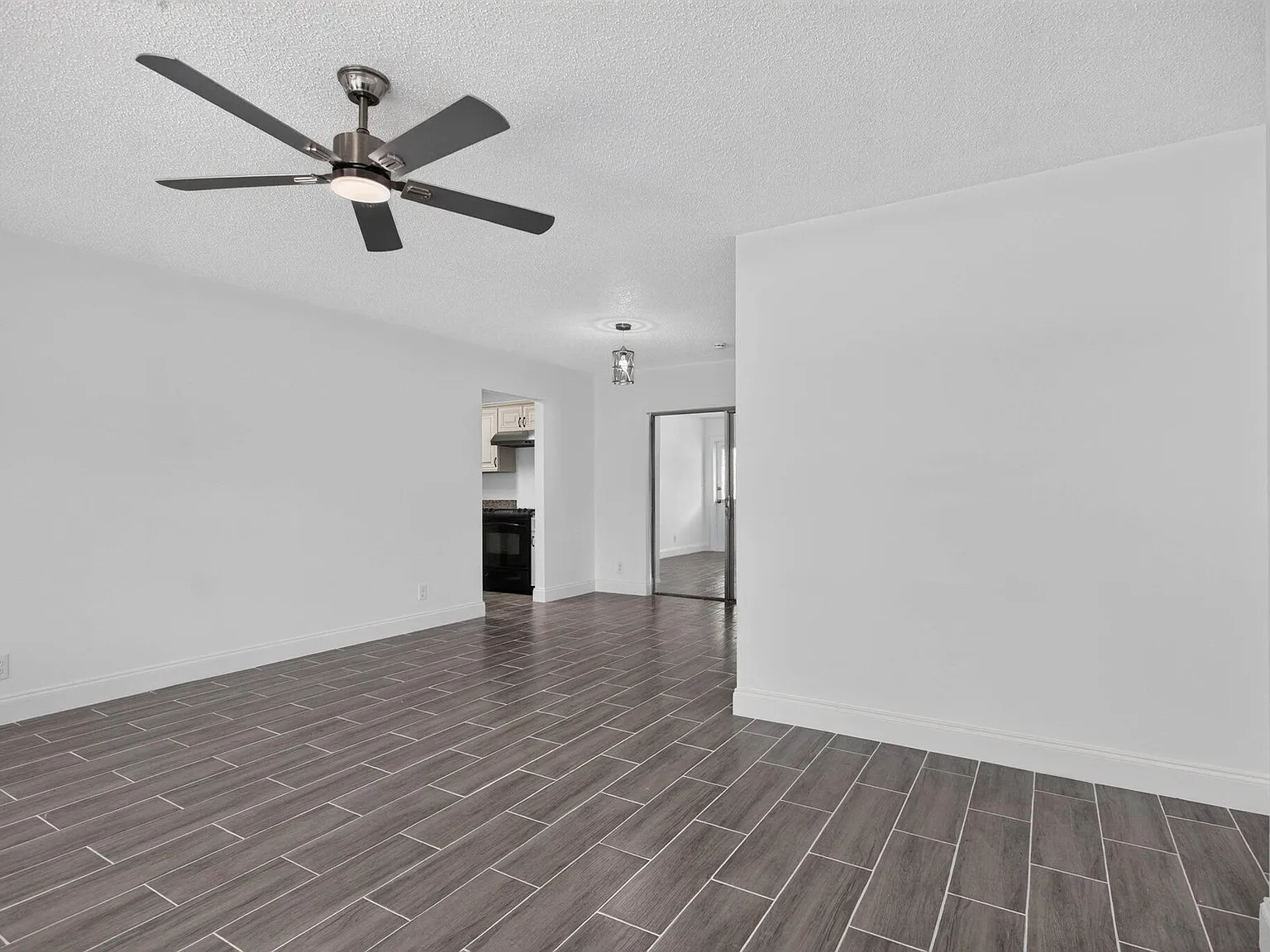 4 bed, 2.0 bath, 1502 sqft, $3,000 — Photo 4
