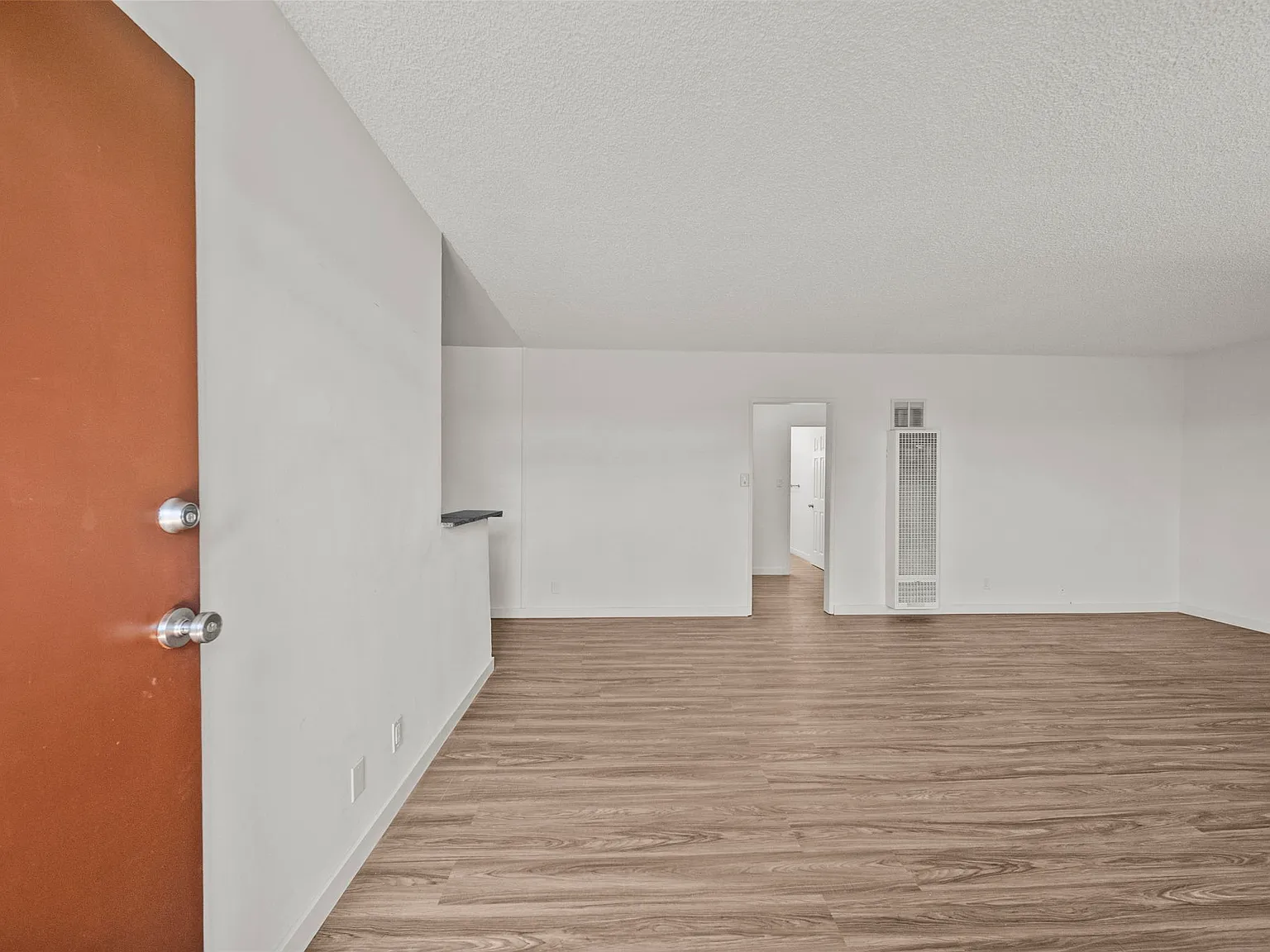 2 bed, 1.5 bath, 1000 sqft, $2,500 — Photo 2