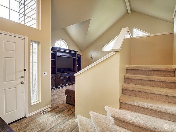 4th image of 19003 103rd Avenue E