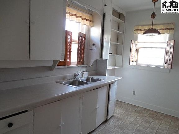 4th image of 117 W 16th Ave