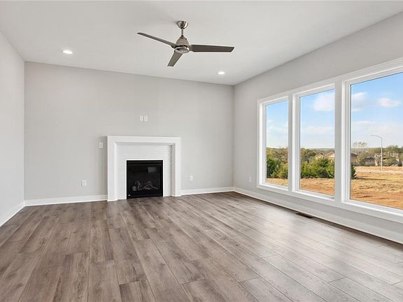 4th image of 31426 W 86th St