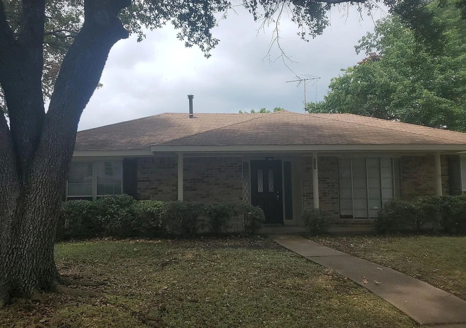 Great Garland Home! Move in ready — Photo 1