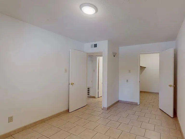 2800 Cerrillos Rd #11 — Photo 10