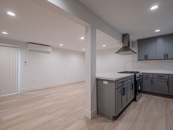 4th image of 2107 Pullman Ln #E