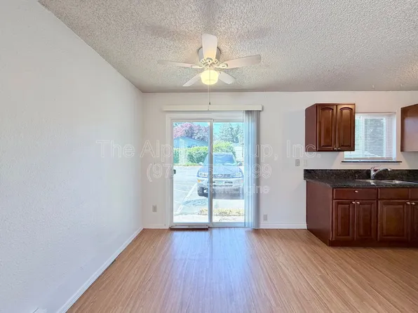 10843 SE Bush St APT 1, Portland, OR 97266