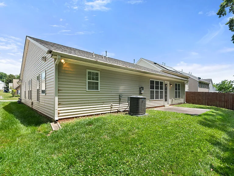 1908 Longburn Dr — Photo 33