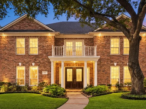 3302 Woodbrook Ln, Sugar Land, TX 77478