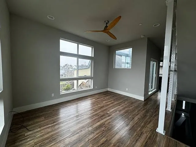 58 SW Brook St #C — Photo 11