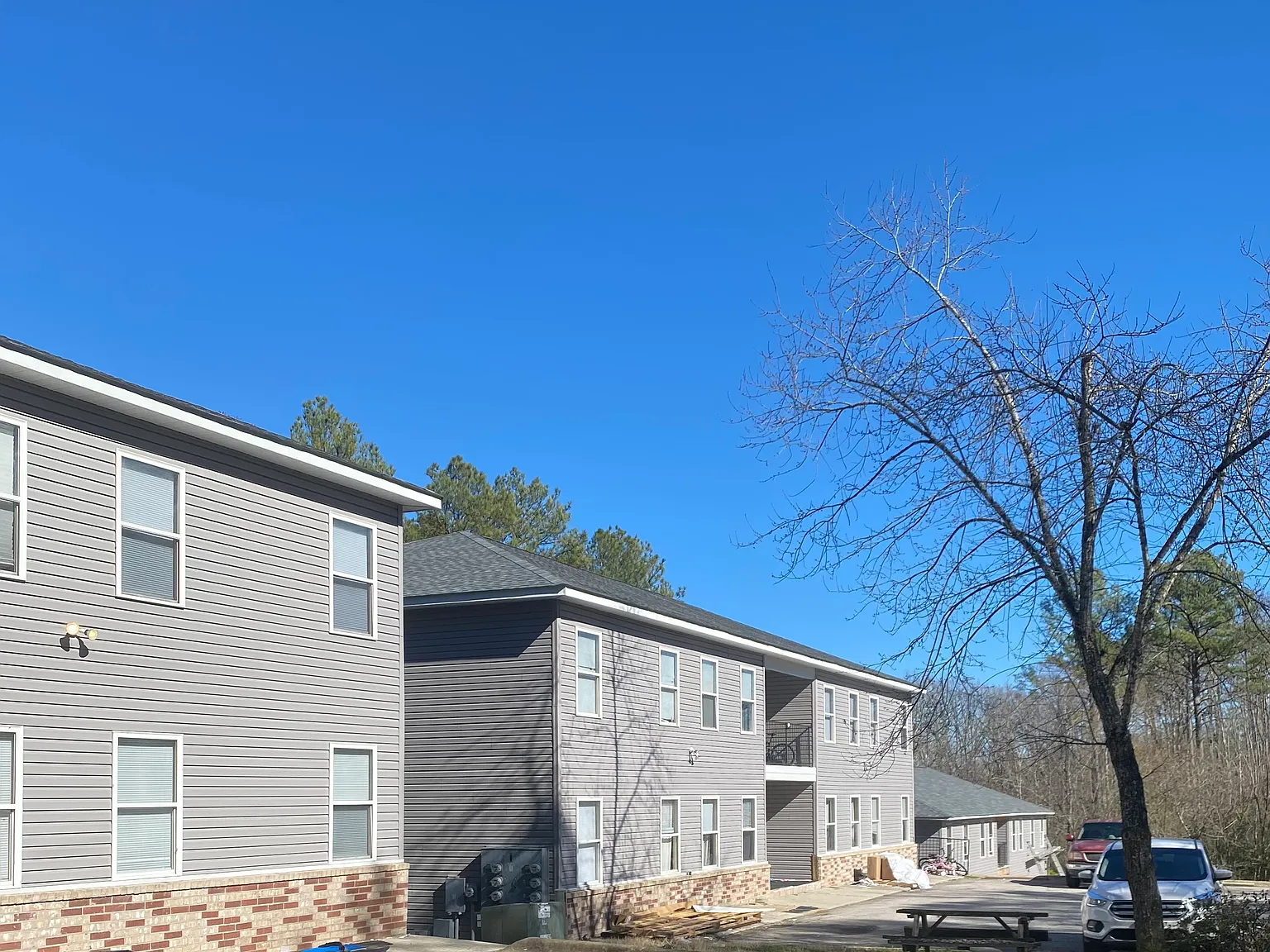 2 bed, 1000 sqft, $825 — Photo 2