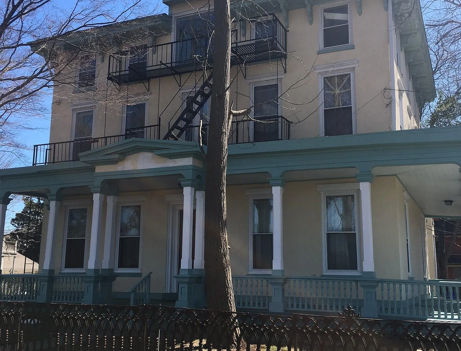 2 bed, 1200 sqft, $2,200 — Photo 1