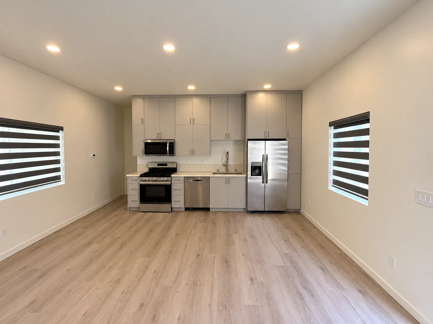 2 bed, 800 sqft, $3,000 — Photo 2