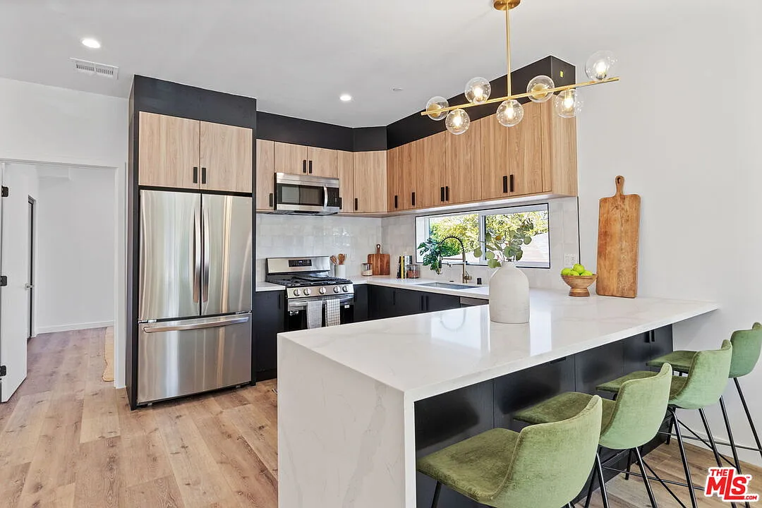 4 bed, 4.5 bath, 1800 sqft, $5,000 — Photo 1