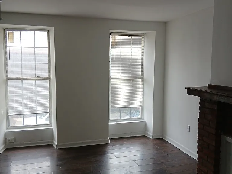 1944 W Pratt St #2 — Photo 4