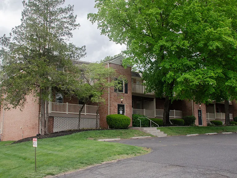 Parkside Manor Apartments — Photo 9