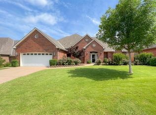 2033 Lemon Tree Ln, Ponca City, OK 74604