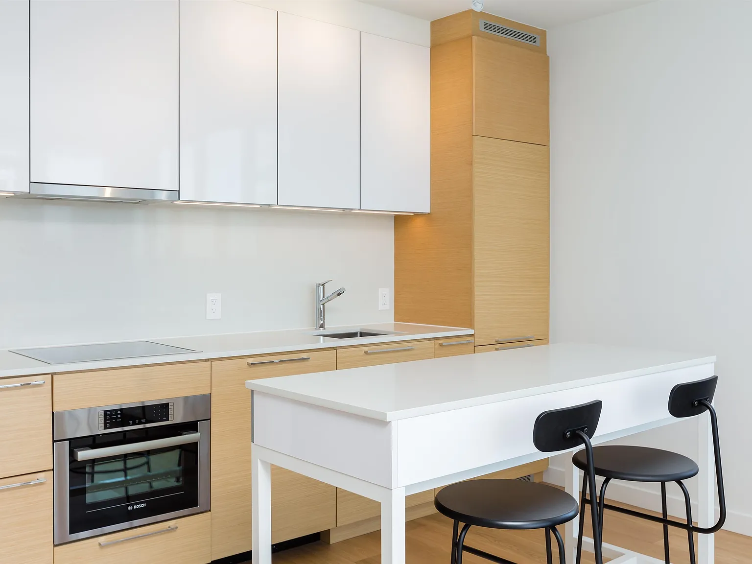 2 bed, 733 sqft, $3,650 — Photo 2