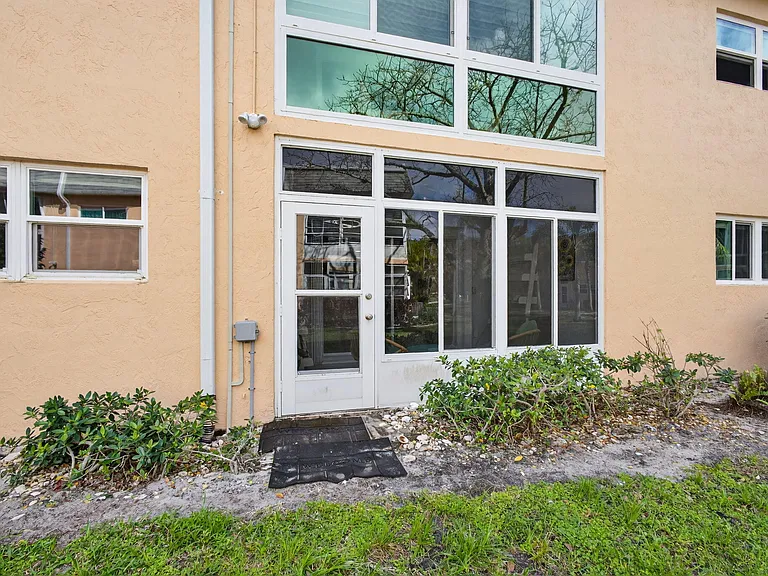 2950 SE Ocean Blvd — Photo 29