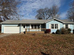 134 Crest Dr, Monett, MO 65708