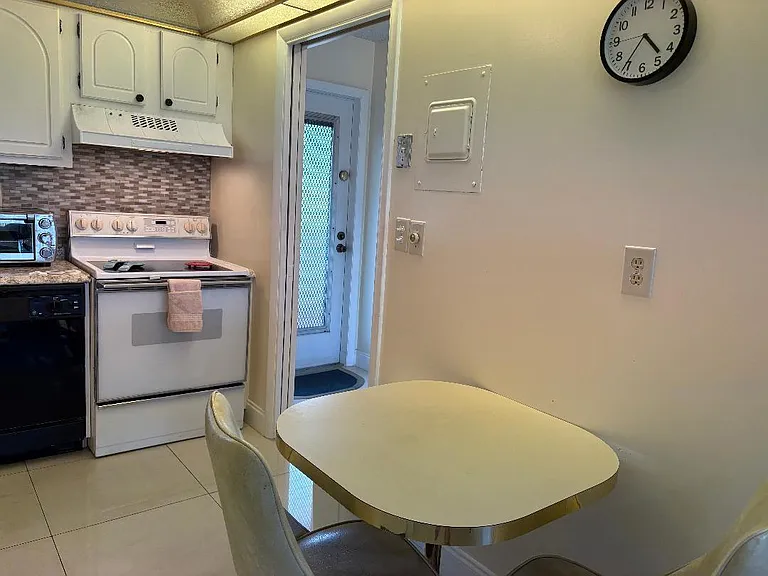 8900 Washington Blvd #409 — Photo 4