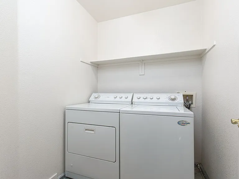 408 Madison Taylor Pl — Photo 32
