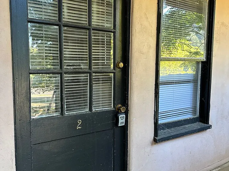 226 N Main St — Photo 2